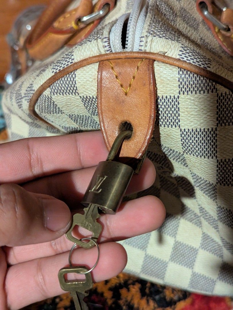 Lv speedy 30 (Category: Luxury Bags & Wallets) located in Manila. Submitted by dl168441920033 (Listing ID 1462216675, Image 3). Description: .