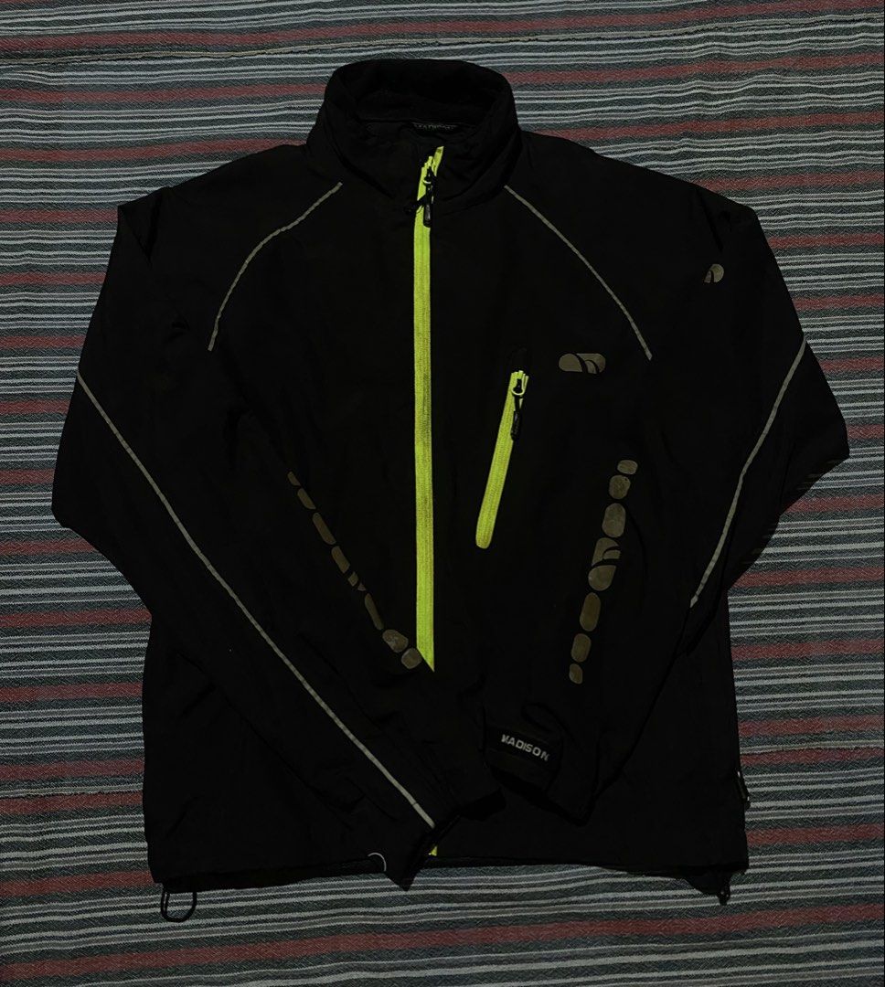 MADISON Stellar Reflectivel/ Protec Windproof Cycling Jacket (Category: Coats, Jackets and Outerwear) located in Manila. Submitted by arnold__trift.ph (Listing ID 1462256630, Image 1). Description: Good condition Size small on tag (32x21).
