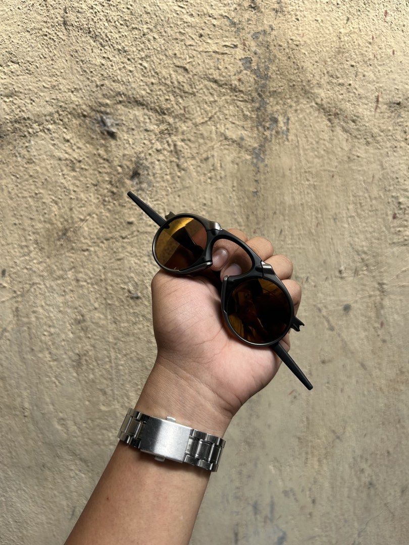MADMAN OAKLEY (Category: Sunglasses & Eyewear) located in Manila. Submitted by cy_bakz (Listing ID 1462085075, Image 1). Description: JAPAN SUPLUS BOUGHT EXCELLENT CONDITION .