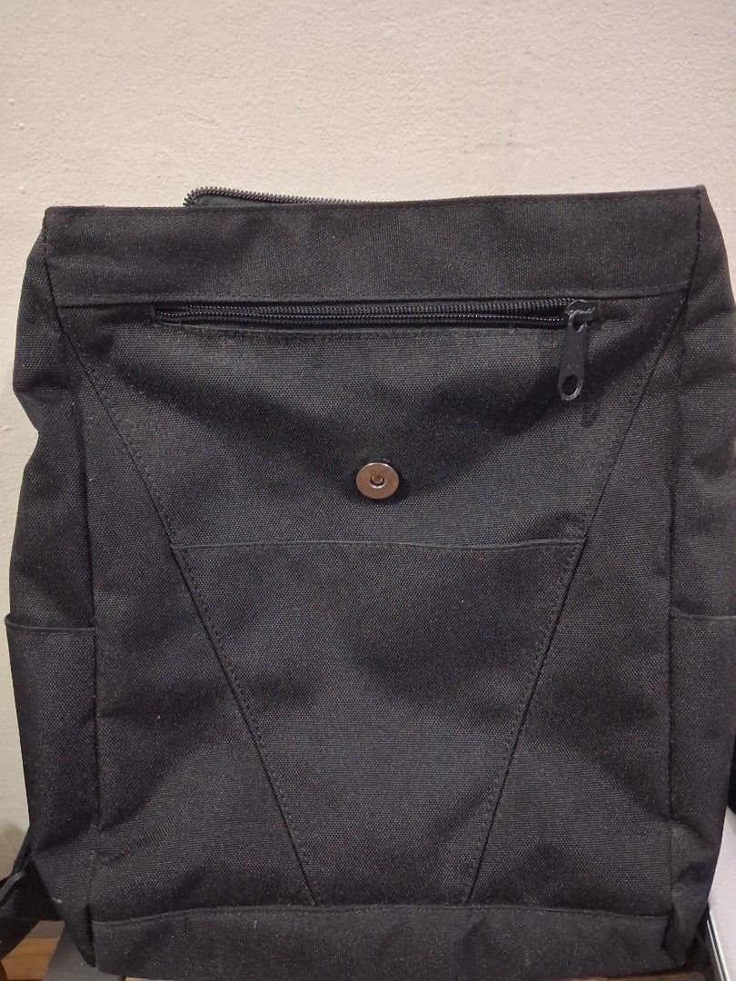 MAH 1989 Backpack (13 inches, small) (Category: Backpacks) located in San Jose del Monte. Submitted by zouhkai (Listing ID 1462138102, Image 2). Description: MAH 1989 backpack (small) thin strap 13 inches height - 33.5 cm width - 25 cm.