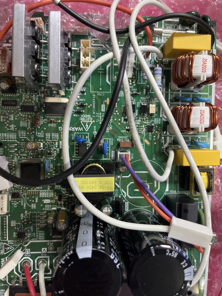 main pcb for carrier split type 38gcvb016-303p (Category: Air Conditioning and Heating) located in Muntinlupa City. Submitted by tampitzdemillo (Listing ID 1462157872, Image 1). Description: 38gcvb016-303p.