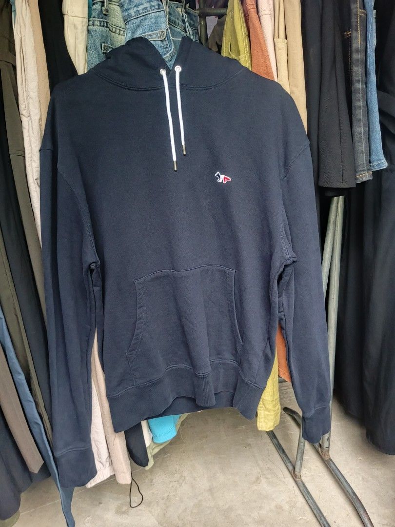 Maison kitsune hoodie (Category: Activewear) located in Baggao. Submitted by thriftislife123 (Listing ID 1462088988, Image 1). Description: w:20 l:27 issue: none baka may gusto balikan ko 10/10 condition and color rate off/legit pm for more details.