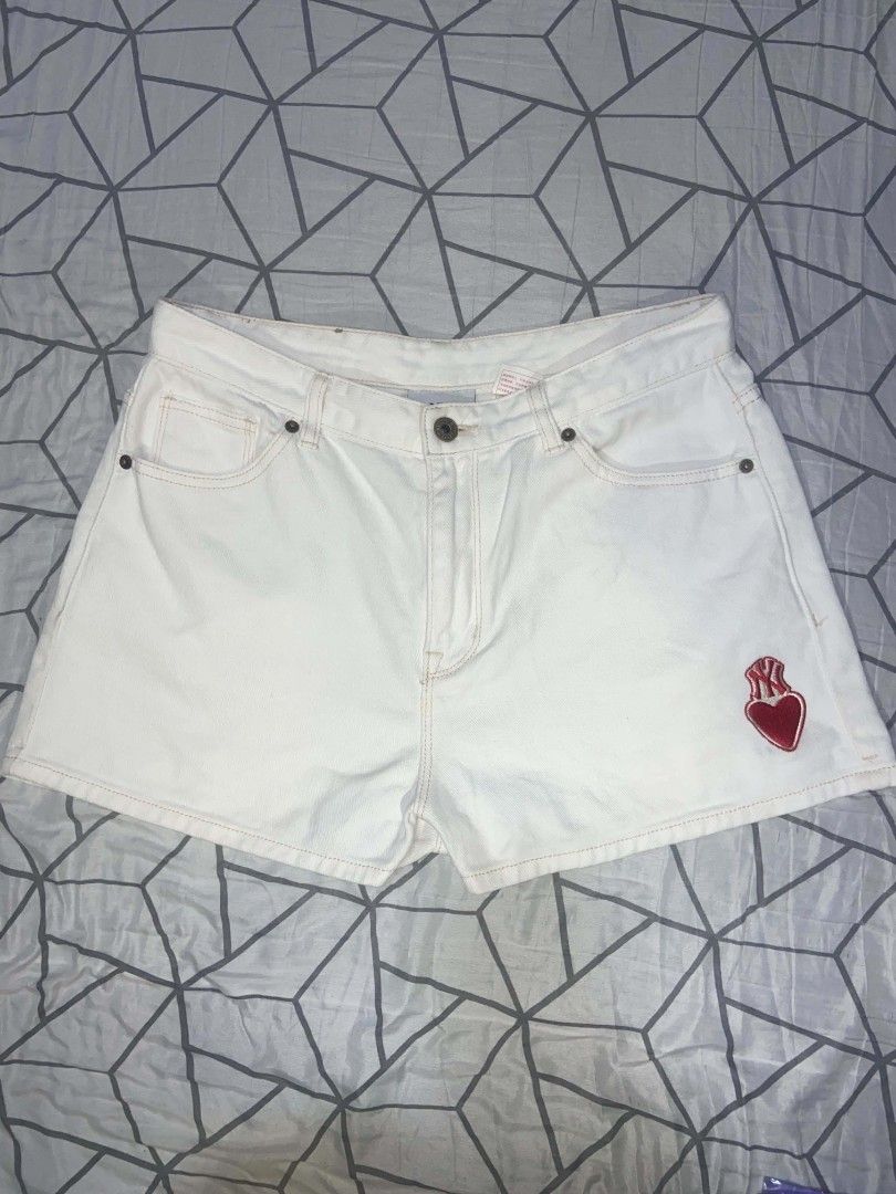 MAJOR LEAGUE BASE BALL (Category: Shorts) located in Antipolo. Submitted by goods_thrift (Listing ID 1462059285, Image 1). Description: Colorate 9.5/10 good condision W30/L13.