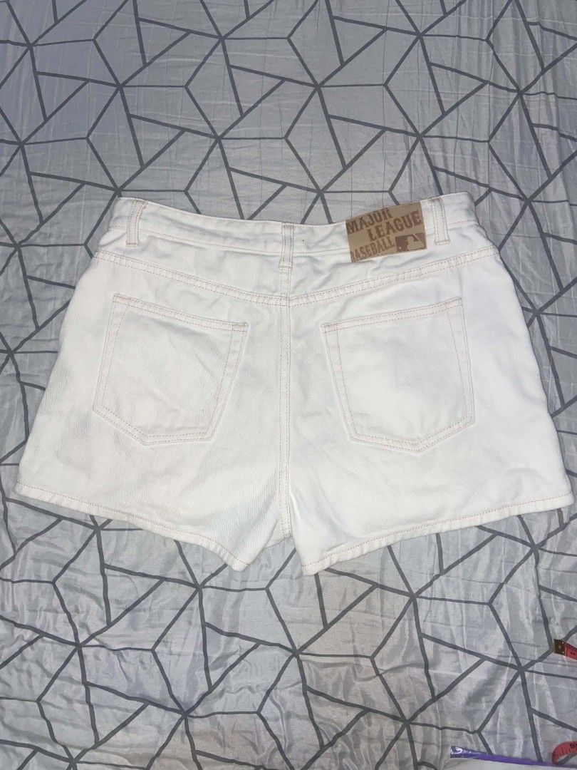 MAJOR LEAGUE BASE BALL (Category: Shorts) located in Antipolo. Submitted by goods_thrift (Listing ID 1462059285, Image 2). Description: Colorate 9.5/10 good condision W30/L13.