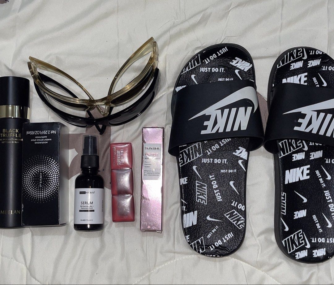 Make up, skincare etc. ₱50-350 (Category: Makeup) located in Cavite. Submitted by Daspark25 (Listing ID 1462148187, Image 1). Description: - GMEELAN Black Truffle Air Cushion - Glad2Glow Perfect Cover Cushion - Assorted lipsticks - Eyeshadow - Eyeliner - Nike slides - Sunglasses - False eyelashes with glue - Ideal for makeup enthusiasts and daily use.