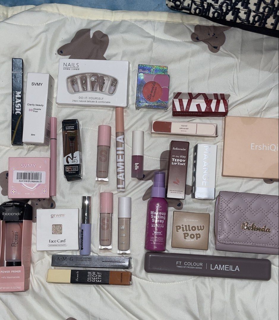 Make up, skincare etc. ₱50-350 (Category: Makeup) located in Cavite. Submitted by Daspark25 (Listing ID 1462148187, Image 2). Description: - GMEELAN Black Truffle Air Cushion - Glad2Glow Perfect Cover Cushion - Assorted lipsticks - Eyeshadow - Eyeliner - Nike slides - Sunglasses - False eyelashes with glue - Ideal for makeup enthusiasts and daily use.
