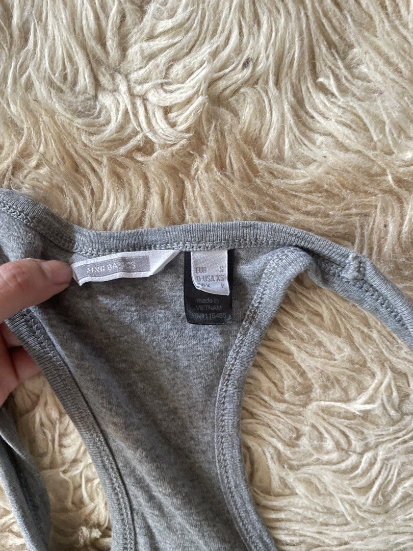Mango Basics Grey Racerback Tank Top Size XS (Category: Sleeveless) located in Manila. Submitted by prelovedsbypink (Listing ID 1462151463, Image 3). Description: -can fit to Medium - Grey Mango Basics tank top - Racerback style - Features printed Mango logo on the front - Made in Vietnam - Ideal for layering or wearing solo - Comfortable and casual design.