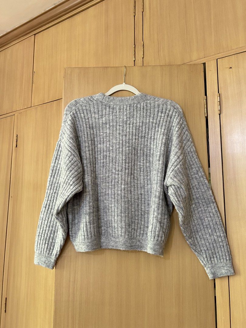 Mango Grey Ribbed Button-Up Cardigan (Category: Coats, Jackets and Outerwear) located in Baguio. Submitted by tresmariascloset13 (Listing ID 1462072133, Image 2). Description: - Grey ribbed cardigan from Mango - V-neck with button-up front .