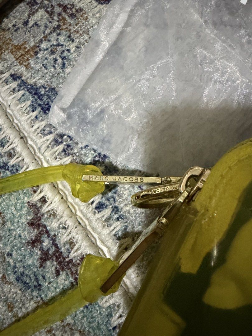 Marc jacobs neon yellow camera snapshot bag (Category: Cross-body Bags) located in Manila. Submitted by declutter_diariess (Listing ID 1462163540, Image 3). Description: Fixed price Jelly line Comes with original dust bag.