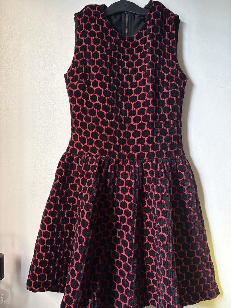 Marc Jacobs Textured Pattern Flare Dress (Category: Dresses) located in Las Pinas. Submitted by bibliomomma (Listing ID 1462094442, Image 1). Description: Marc Jacobs black and red sleeveless dress featuring a textured geometric pattern, fitted bodice, and flared pleated skirt. Zip closure at the back. Stylish statement piece, perfect for parties or special occasions When laid flat Pit to pit 15.5 inches Length 32 inches MOP Gcash.