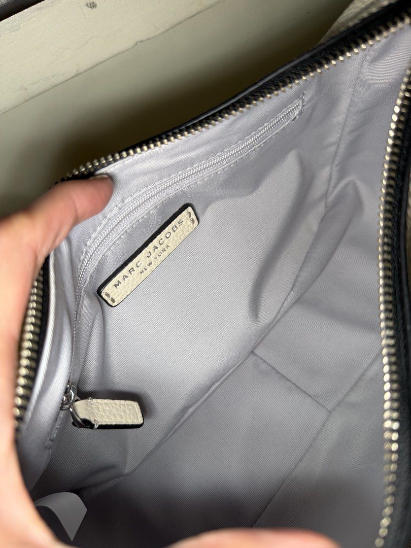 Marc Jacobs White Leather Drifter Large Shoulder Bag with Logo Strap (Category: Luxury Bags & Wallets) located in Calamba. Submitted by glamourosewears (Listing ID 1462214469, Image 2). Description: - Brand: Marc Jacobs - Material: White pebbled leather - Style: Shoulder bag - Features: Signature logo strap, zipper closure comes with 2 straps - Interior: Zip pocket, slip pocket - Origin: Made in Vietnam - Condition: Brandnew dpa nagamit opened la