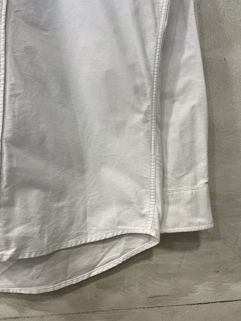 Mardi Mercredi Embroidery logo button down shirt (Category: Tshirts & Polo Shirts ) located in Quezon City. Submitted by shanks. (Listing ID 1462096552, Image 3). Description: White long-sleeve button-down shirt by Mardi Mercredi featuring the brand’s signature “MARDI” text and flower logo printed on the left chest. Size : One Size Dimensions : Length : 27 to 28.5 inches Width : 20 inches Shoulder : 16.5 inches Sleeve : 23 inches Sign of wear in 