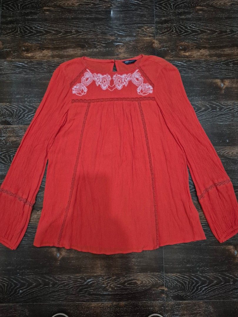 Marks&Spencers Blouse (Category: Blouses) located in Santa Cruz. Submitted by deenem (Listing ID 1462083598, Image 2). Description: Size Small on Tag Bust: 19 (38) Lenght:27.