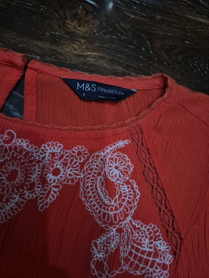 Marks&Spencers Blouse (Category: Blouses) located in Santa Cruz. Submitted by deenem (Listing ID 1462083598, Image 3). Description: Size Small on Tag Bust: 19 (38) Lenght:27.