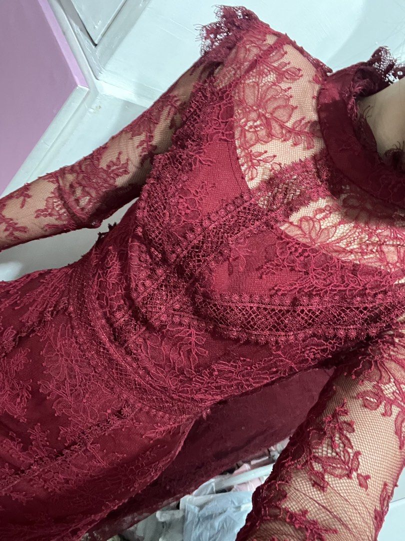 Maroon/Burgandy Dress (Category: Evening dresses & gowns) located in Antipolo. Submitted by sldchloe_declutters (Listing ID 1462203909, Image 3). Description: Decluttering •xs-s Loc: Antipolo.