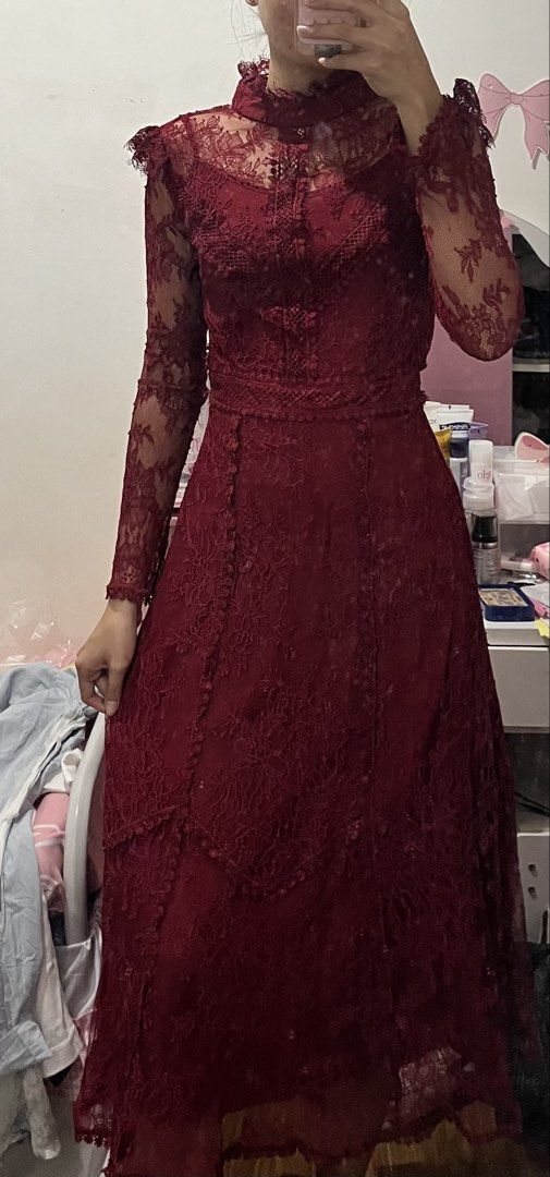 Maroon/Burgandy Dress (Category: Evening dresses & gowns) located in Antipolo. Submitted by sldchloe_declutters (Listing ID 1462203909, Image 1). Description: Decluttering •xs-s Loc: Antipolo.