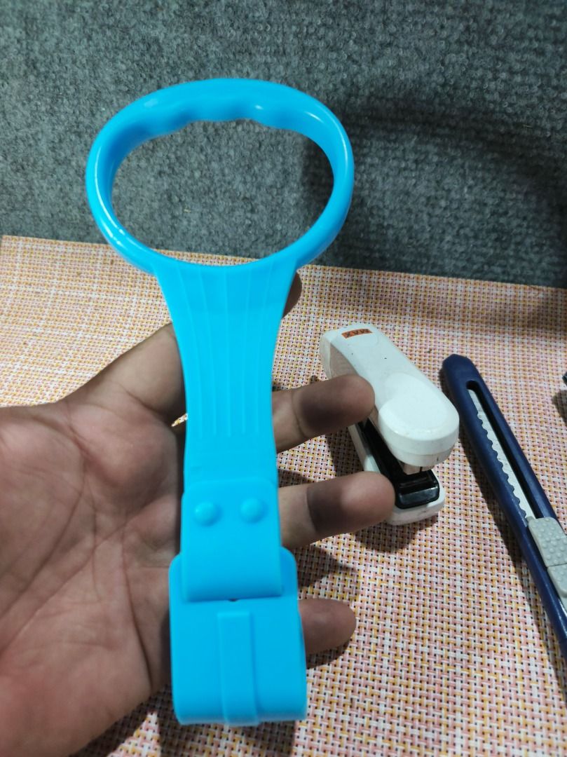 Max stapler, 2 japan cutters, and 1 handle (Category: Stationery & School Supplies) located in San Leonardo. Submitted by burgossanleonardo.12345 (Listing ID 1462200506, Image 3). Description: 1 pc MAX stapler 2 Japan brand cutters 1 plastic handle Selling as is.