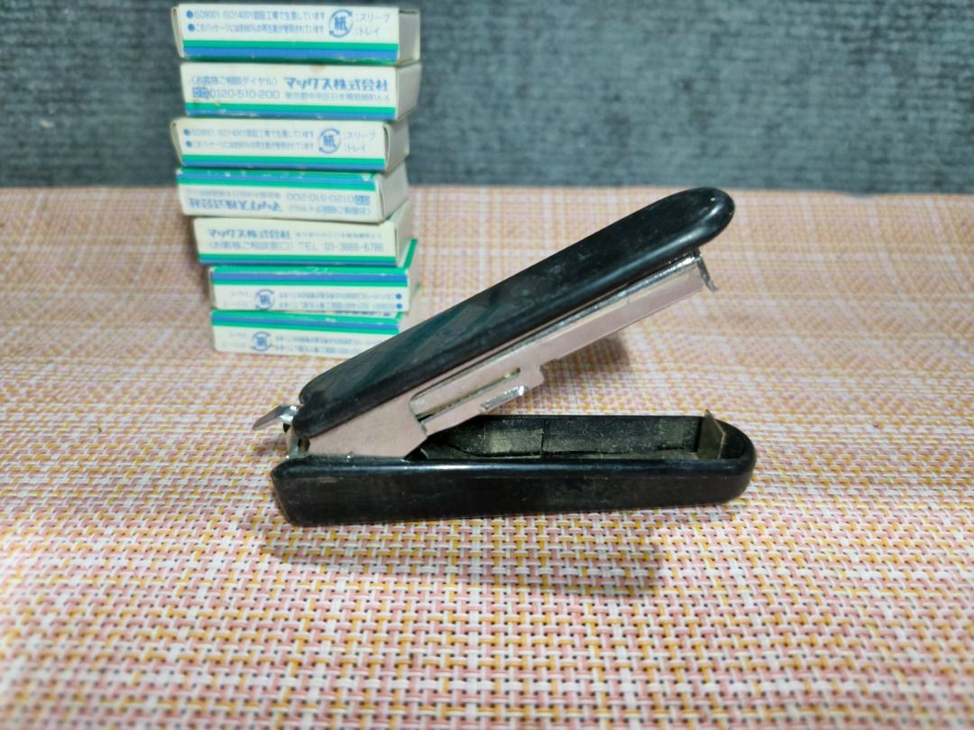 Max Stapler with Max No. 10-1M Staples (Category: Stationery & School Supplies) located in San Leonardo. Submitted by burgossanleonardo.12345 (Listing ID 1462187322, Image 3). Description: - Blue Max stapler - good for everyday use - Several boxes of Max No. 10-1M staples (original packaging) - Ideal for office and study supplies - Bundle deal available for stapler and staples.