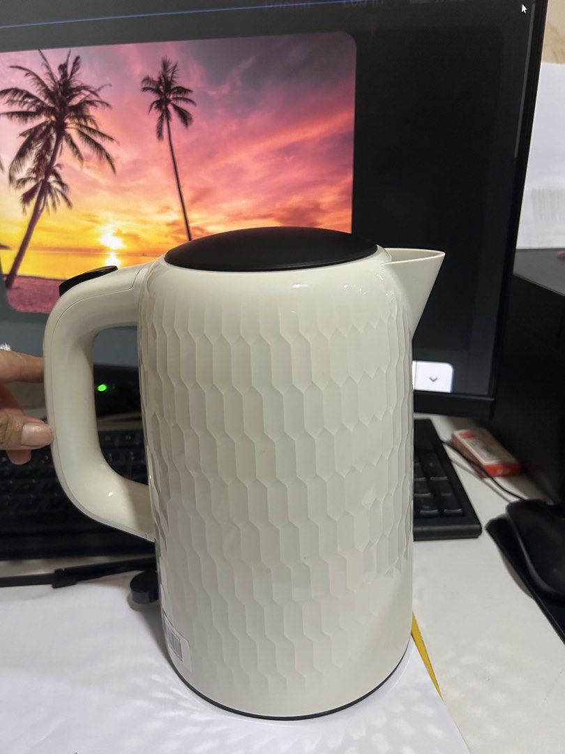 MAXIMUS Electric Kettle MAX-K171C (Category: Kettles & Airpots) located in Paranaque City. Submitted by super_9.9 (Listing ID 1462126941, Image 2). Description: - White Maximus electric kettle - Stylish honeycomb textured exterior - Large 1.7L capacity (0.5L minimum) - Includes original box - Brew your favorite hot beverages quickly and easily - Ideal for coffee, tea, instant noodles, or cereal.