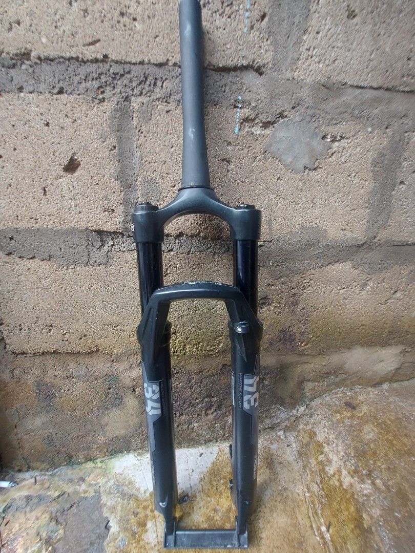 Maxone Air suspension fork 27.5 tapere (Category: Bicycles) located in Manila. Submitted by carladamos85 (Listing ID 1462163576, Image 1). Description: dipa nagagamit na stock lang kasi.