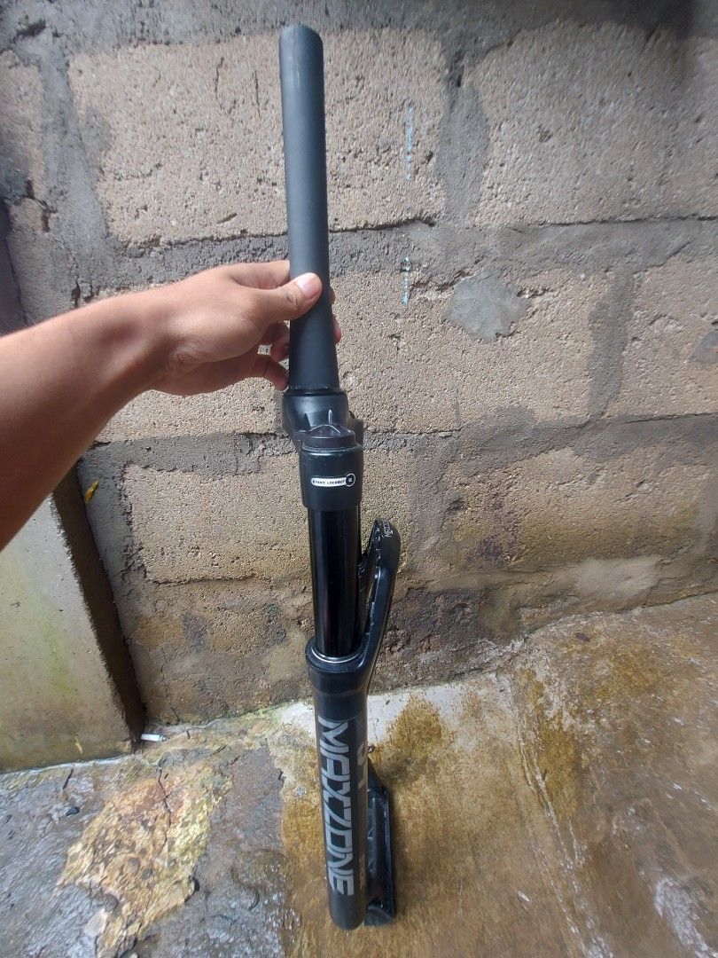 Maxone Air suspension fork 27.5 tapere (Category: Bicycles) located in Manila. Submitted by carladamos85 (Listing ID 1462163576, Image 3). Description: dipa nagagamit na stock lang kasi.
