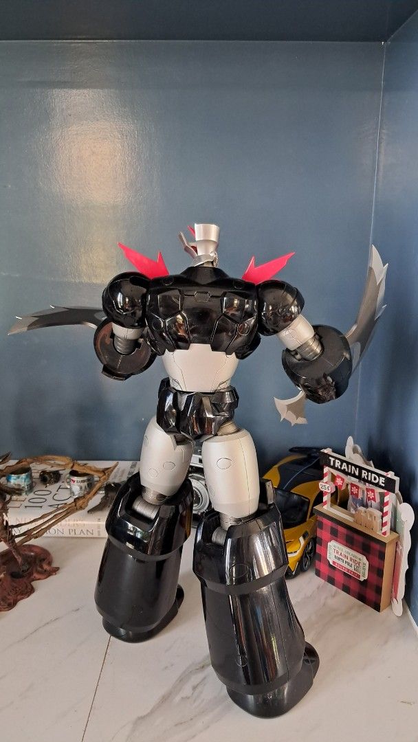 Mazinger Z Diecast Robot Figure (Category: Figurines & Statues) located in Santa Rosa. Submitted by majanice (Listing ID 1462057701, Image 3). Description: Shin Mazinger Zero: Mazinger ZERO - HEAVYMETAL [Art Storm] Height: Approximately 370mm (37 cm / 14.6 inches) Weight: Around 5.4 kg to 6.5 kg Large, detailed Mazinger Z diecast robot figure. Highly articulated joints for dynamic posing. includes signature Mazinger Z weapons Perfect addition to 