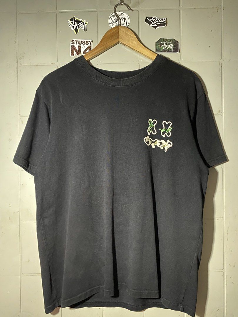 MBD Make Best Design Distorted Smiley Face Flower Graphic Tee - Men's M (Category: Tshirts & Polo Shirts ) located in Manila. Submitted by brothersarchive (Listing ID 1462100207, Image 1). Description: 22x27 Make Best Design (MBD) “My Body Different” Graphic TeeUpgrade your streetwear rotation with this graphic t-shirt from Make Best Design (MBD). Features an eye-catching back print combining a neon green distorted cyber-smiley face wrapped in wh