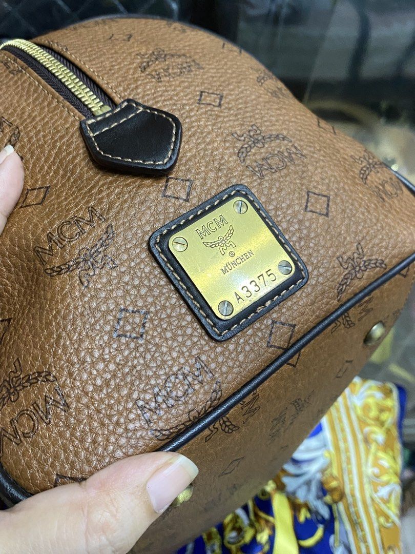 MCM Boston bag (Category: Announcements) located in San Mateo. Submitted by kluxuryy (Listing ID 1462232343, Image 3). Description: OFFER YOUR PRICE NEGOTIABLE Auth💯.