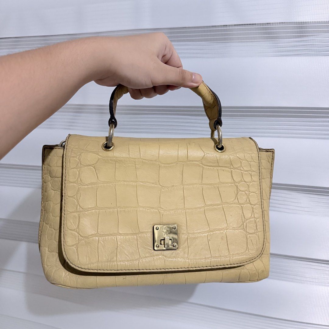 MCM Cross-body Bag (Category: Cross-body Bags) located in Cavite. Submitted by findsbyjco (Listing ID 1462125797, Image 1). Description: •dm me for more pictures & details.