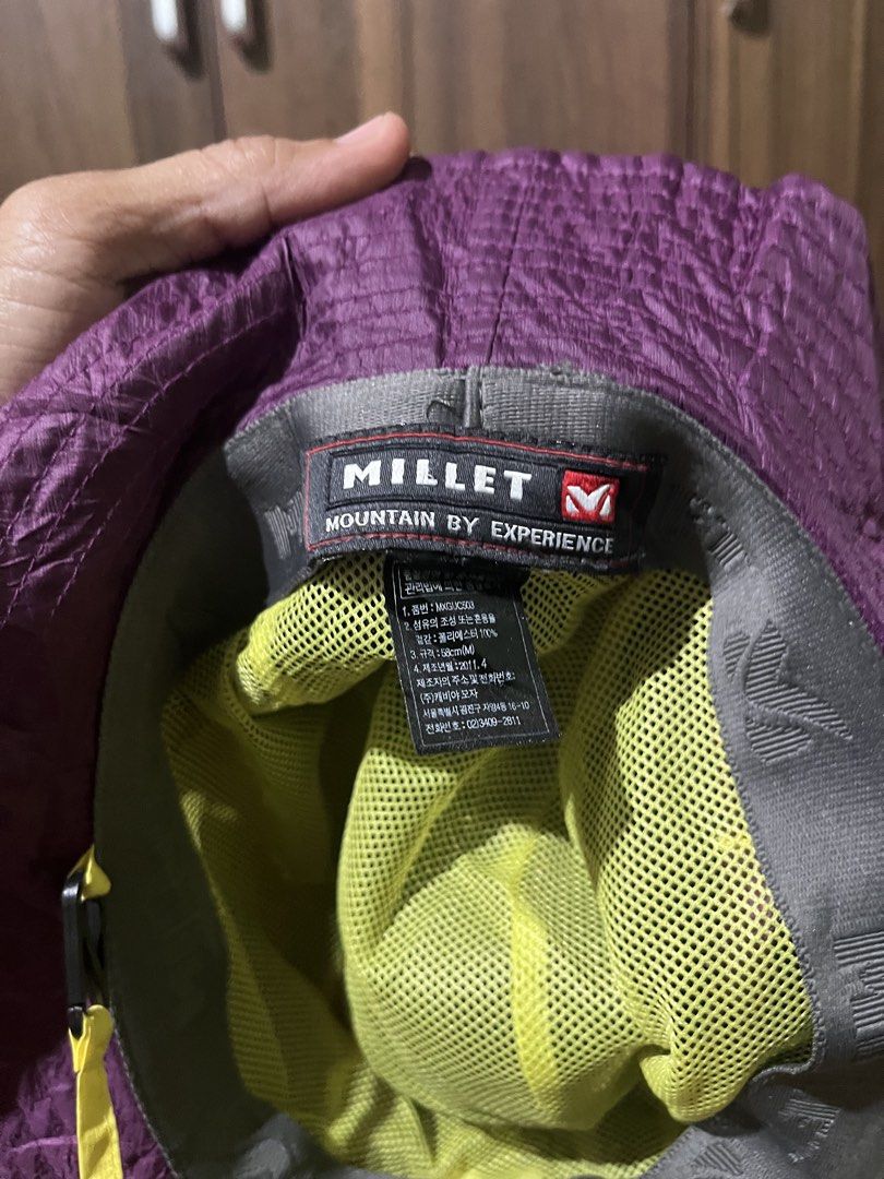 Mellit bucket hat (Category: Caps & Hats) located in Manila. Submitted by manonghits.12 (Listing ID 1462046145, Image 2). Description: Mellit bucket hat Excellent cond No any issue 350+sf only Unli vouch po.