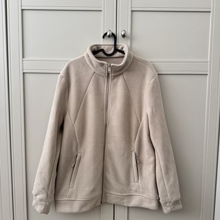 (Category: ) located in . Submitted by mywardrobe6 (Listing ID 1462132523, Image 1). Description: .