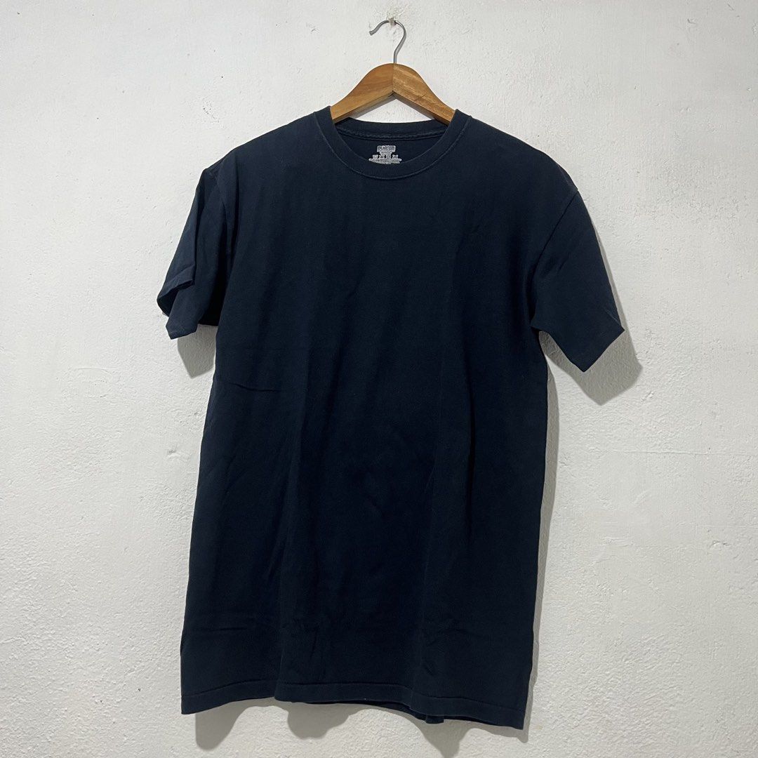 Men's Plain Tshirt [Medium] (Category: Tshirts & Polo Shirts ) located in Quezon City. Submitted by jpsstore (Listing ID 1462160806, Image 1). Description: Size: Medium Width: 20" Length: 27" No issue MOP: Gcash SHIPPING: J&t | Lalamove.
