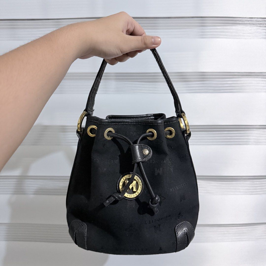 Metrocity Mini Bag (Category: Purses & Pouches) located in Cavite. Submitted by findsbyjco (Listing ID 1462126926, Image 1). Description: •dm me for more photos & details 📩.