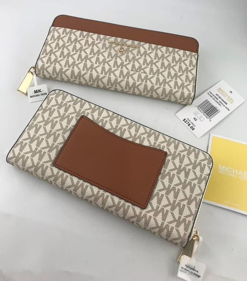 Michael Kors Wallet (Category: Wallets & Card holders) located in Manila. Submitted by bagsandmanymanymore1 (Listing ID 1462065230, Image 3). Description: MK Wallet Paperbag, dustbag and box Actual photos posted.