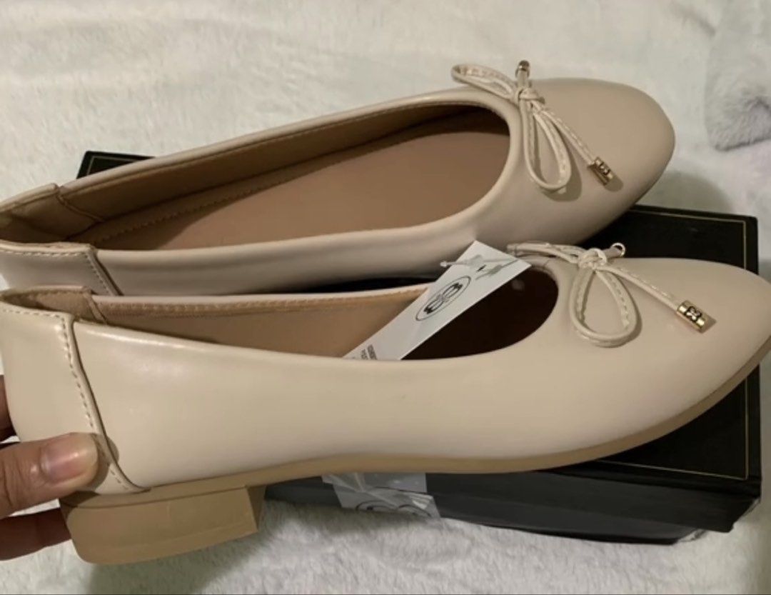 Michaela Beige Flat Shoes (Category: Flats & Sandals) located in Rizal. Submitted by koniclothes (Listing ID 1462046582, Image 1). Description: SIZE:40 RFS: Wrong size, only used once. Huhu pls get niyo na super bago pa.