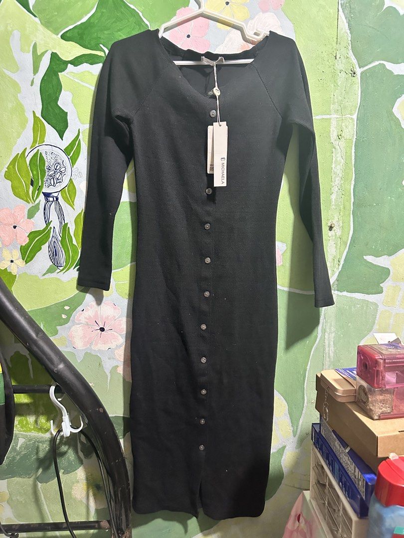 MICHAELA Black Button-Front Ribbed Midi Dress (Category: Dresses) located in Manila. Submitted by edgiedge (Listing ID 1462049537, Image 1). Description: Michaela black strech dress size L ₱100 📍Tondo.