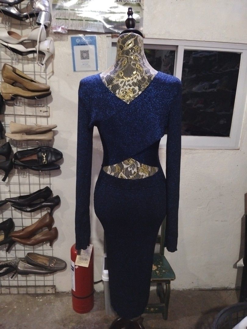 Midnight Blue Bodycon (Category: Evening dresses & gowns) located in El Salvador. Submitted by francheskaukayukay (Listing ID 1462078450, Image 3). Description: Free size stretchy.