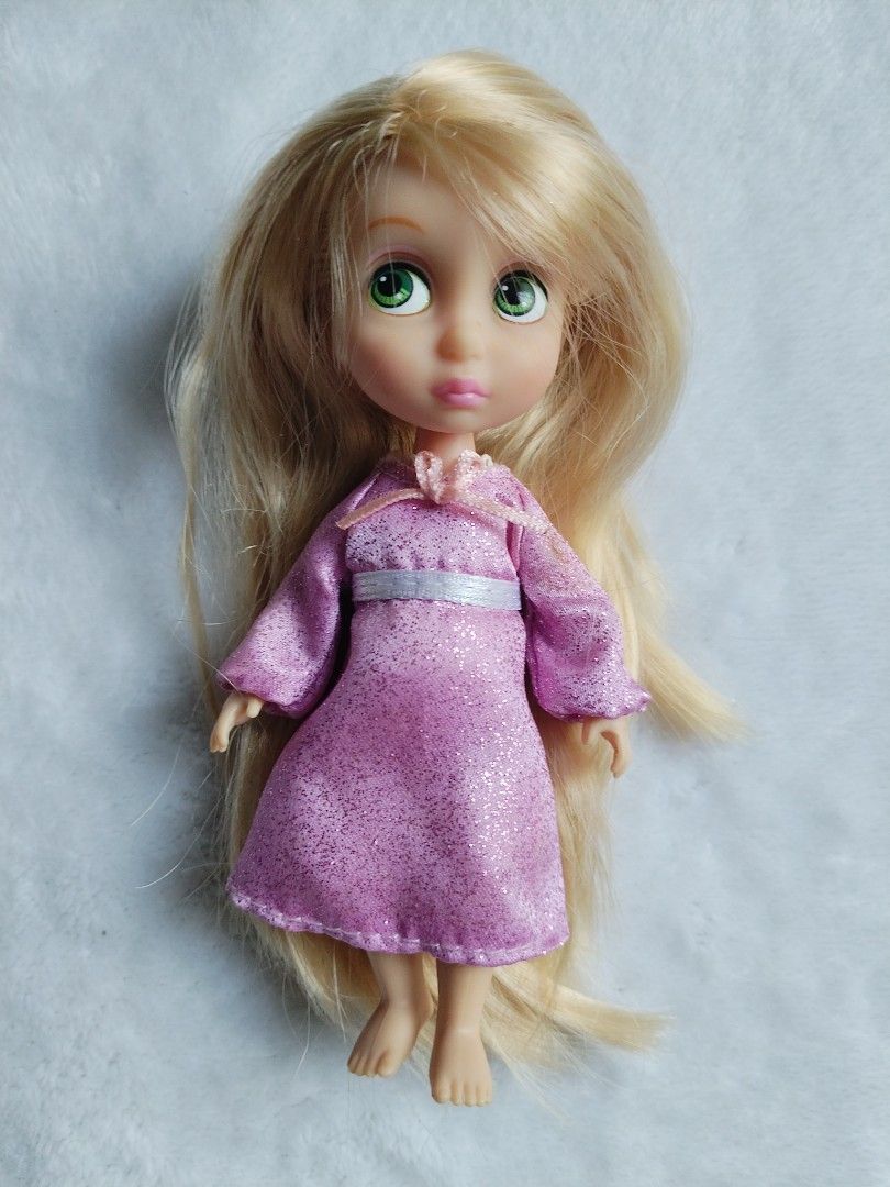 Mini Disney animator dolls (Category: Figurines & Statues) located in Goa. Submitted by liz1104 (Listing ID 1462111783, Image 3). Description: Authentic Disney produced mini animator dolls Alice, Jasmine, Ana & Elsa are sold out. Price varies from ₱280-400 Snow white is wearing a DIY dress. Pocahontas dress @ ₱160 Gcash First to pay policy Sf on buyer's expense cross posted.