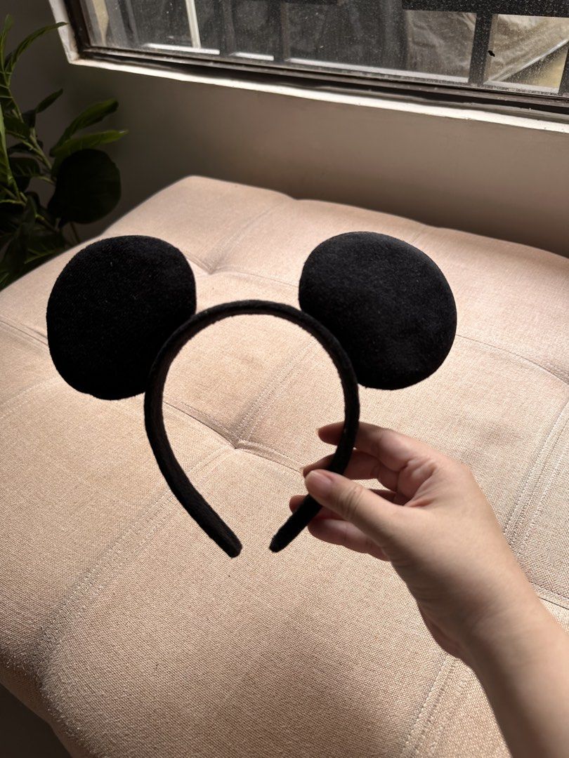 Minnie and Mickey Mouse Headbans TAKE ALL (Category: Hair Accessories) located in Valenzuela. Submitted by shopbychacha (Listing ID 1462061980, Image 3). Description: Minnie and Mickey Mouse Headbans TAKE ALL FOR ONLY 90pesos Once used in HK..