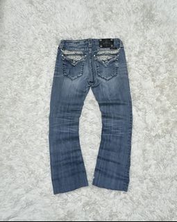 (Category: ) located in . Submitted by out.thrift (Listing ID 1462172510, Image 1). Description: .