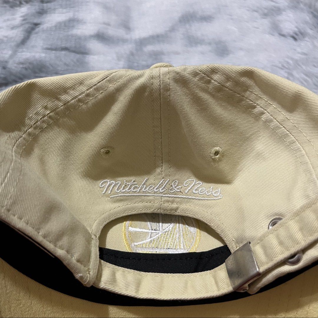 Mitchell and Ness GSW (Category: Caps & Hats) located in Alubijid. Submitted by rstylthrft (Listing ID 1462206761, Image 3). Description: .