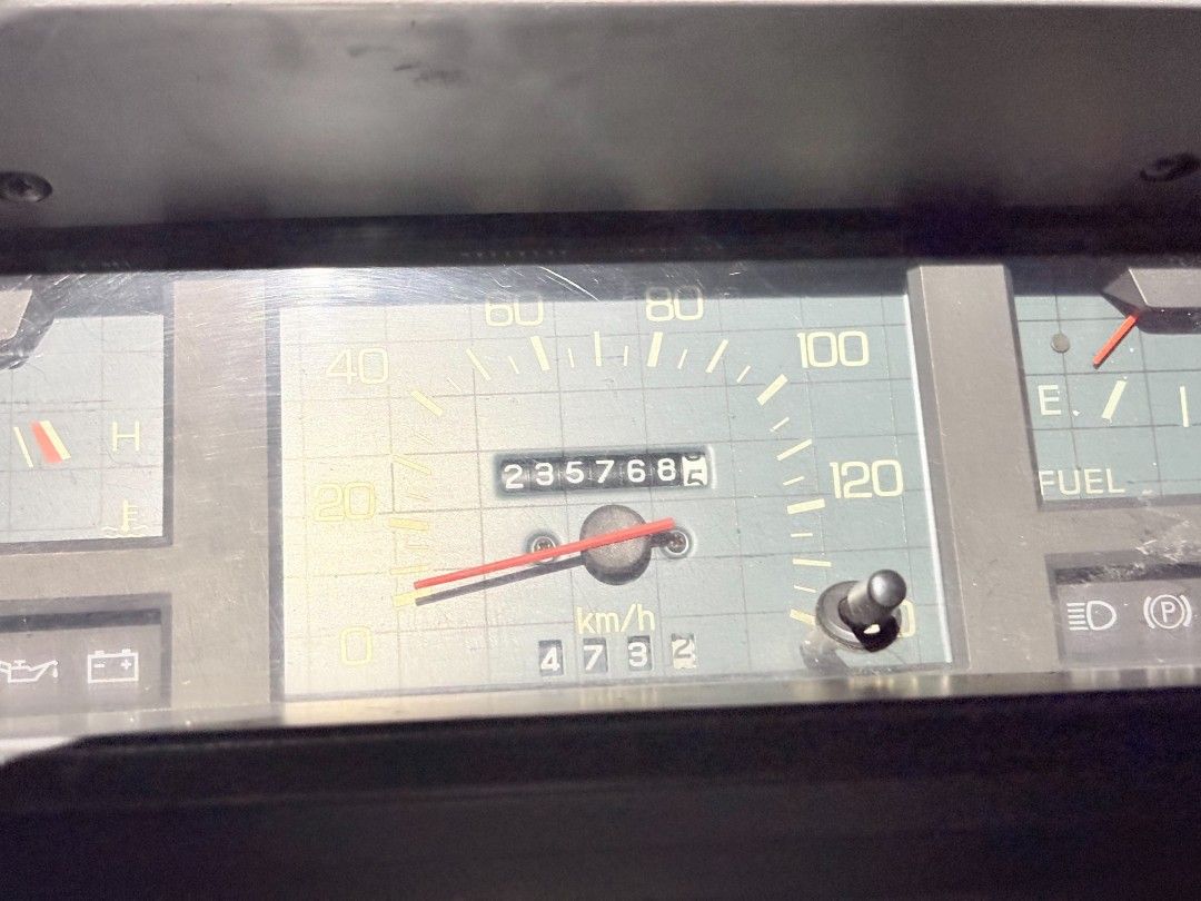 Mitsubishi 1997 Versa Van Versa Van Manual (Category: Used Cars) located in Quezon City. Submitted by comfordable.ventures (Listing ID 1462159006, Image 3). Description: Working: -Engine (in good condition) -AC (malamig) -Stereo In short, goods lahat lahat ng important machines para tumakbo ung van. Honest issue: -Rehistro (3yrs) paso. Ung mother file, nasa East Ave. -Sidings ng interior (makikita sa pics) -235k plus ung ODOMETER -Original Paint 