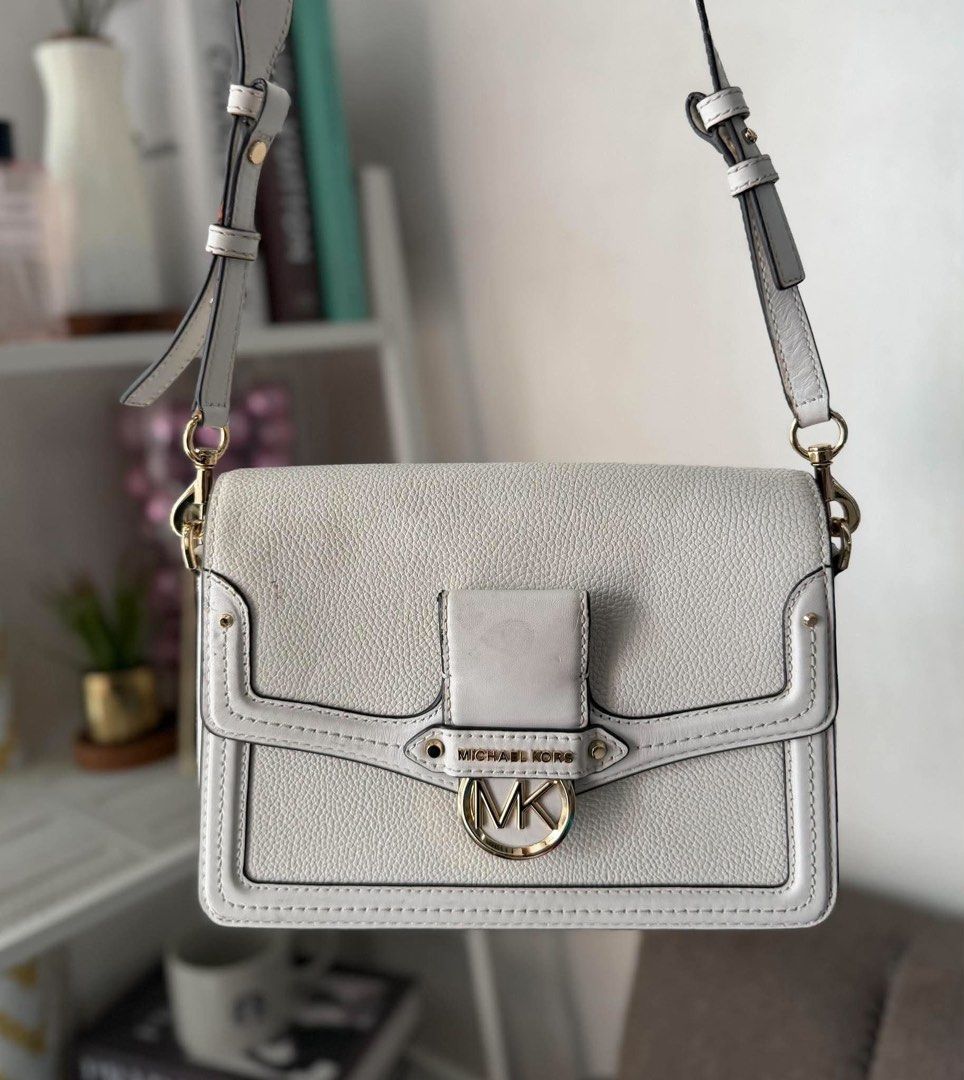 MK BAG (Category: Cross-body Bags) located in Manila. Submitted by sars_16 (Listing ID 1462049822, Image 1). Description: MK bag white 💯 original and Authentic Issues included to photos Slightly used .
