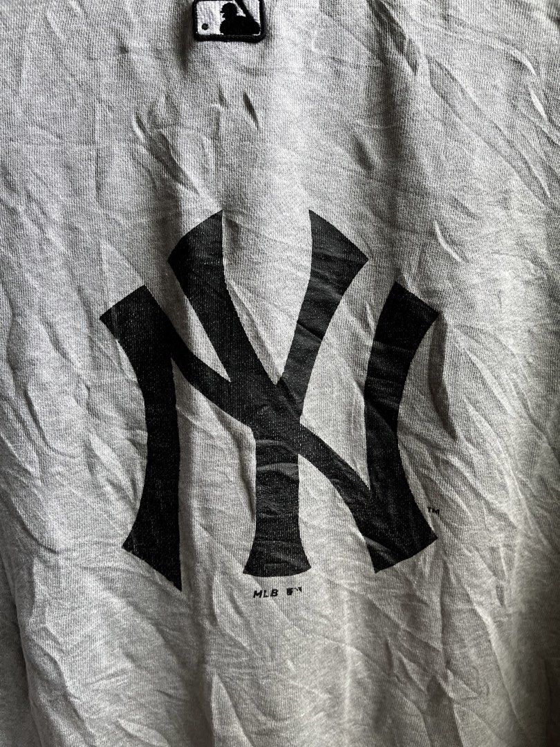 MLB NY BIG LOGO SWEATER (Category: Hoodies) located in Cagayan de Oro. Submitted by rewornthriftph (Listing ID 1462047033, Image 2). Description: width: 22 length: 26 medium | FITS also on small Color rate: 9/10 Issue: MINOR DISTRESSED ON NECKLINE, NEED WASH In VERY GOOD Condition See details and reference on slides Payment Methods: GCASH/JNT PLS MANAGE YOUR EXPECTATIONS. THRIFT ITEMS, NO CANCELLATION ₱300.
