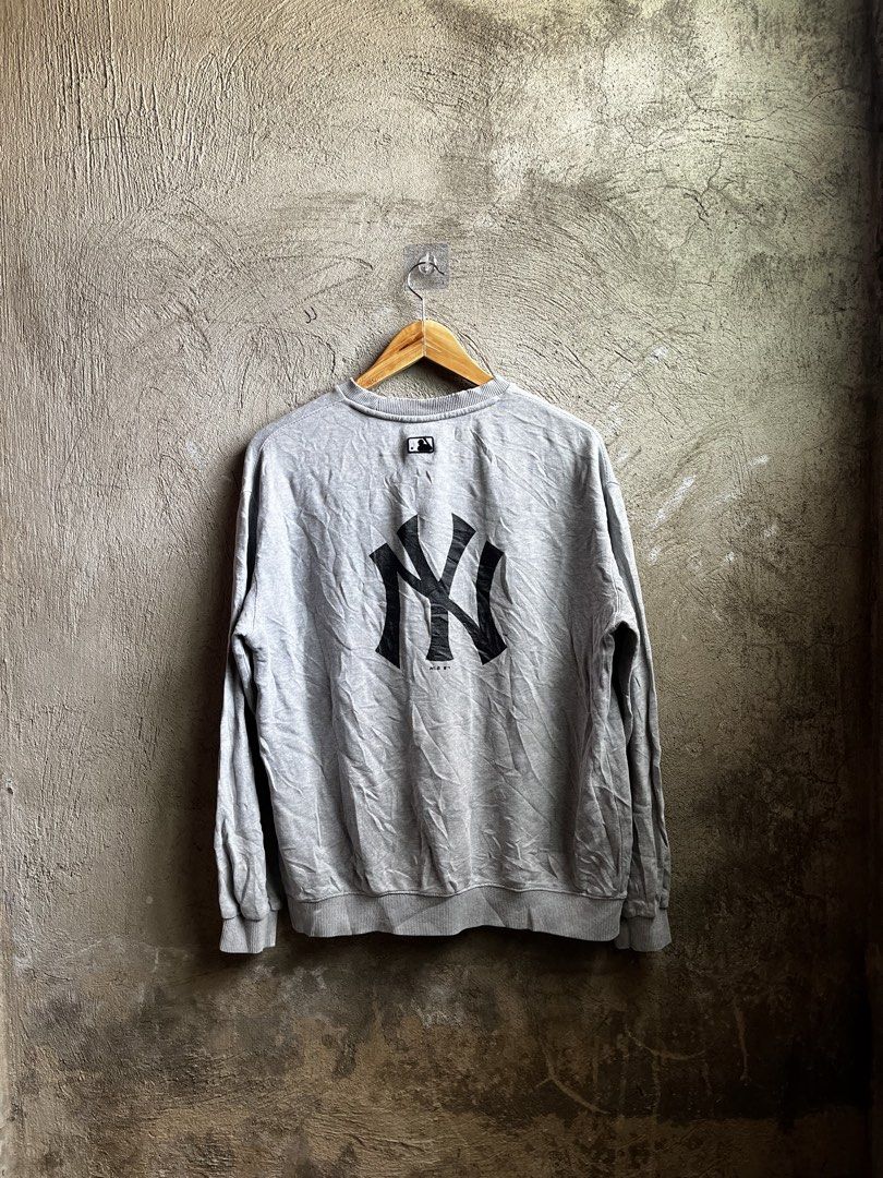 MLB NY BIG LOGO SWEATER (Category: Hoodies) located in Cagayan de Oro. Submitted by rewornthriftph (Listing ID 1462047033, Image 1). Description: width: 22 length: 26 medium | FITS also on small Color rate: 9/10 Issue: MINOR DISTRESSED ON NECKLINE, NEED WASH In VERY GOOD Condition See details and reference on slides Payment Methods: GCASH/JNT PLS MANAGE YOUR EXPECTATIONS. THRIFT ITEMS, NO CANCELLATION ₱300.