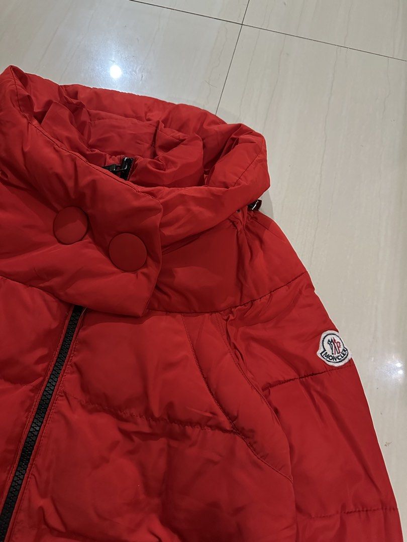 Moncler (Category: Coats, Jackets and Outerwear) located in Alitagtag. Submitted by bhthrift_30 (Listing ID 1462149835, Image 3). Description: Moncler Excellent condition 1500+sf Dm📩.