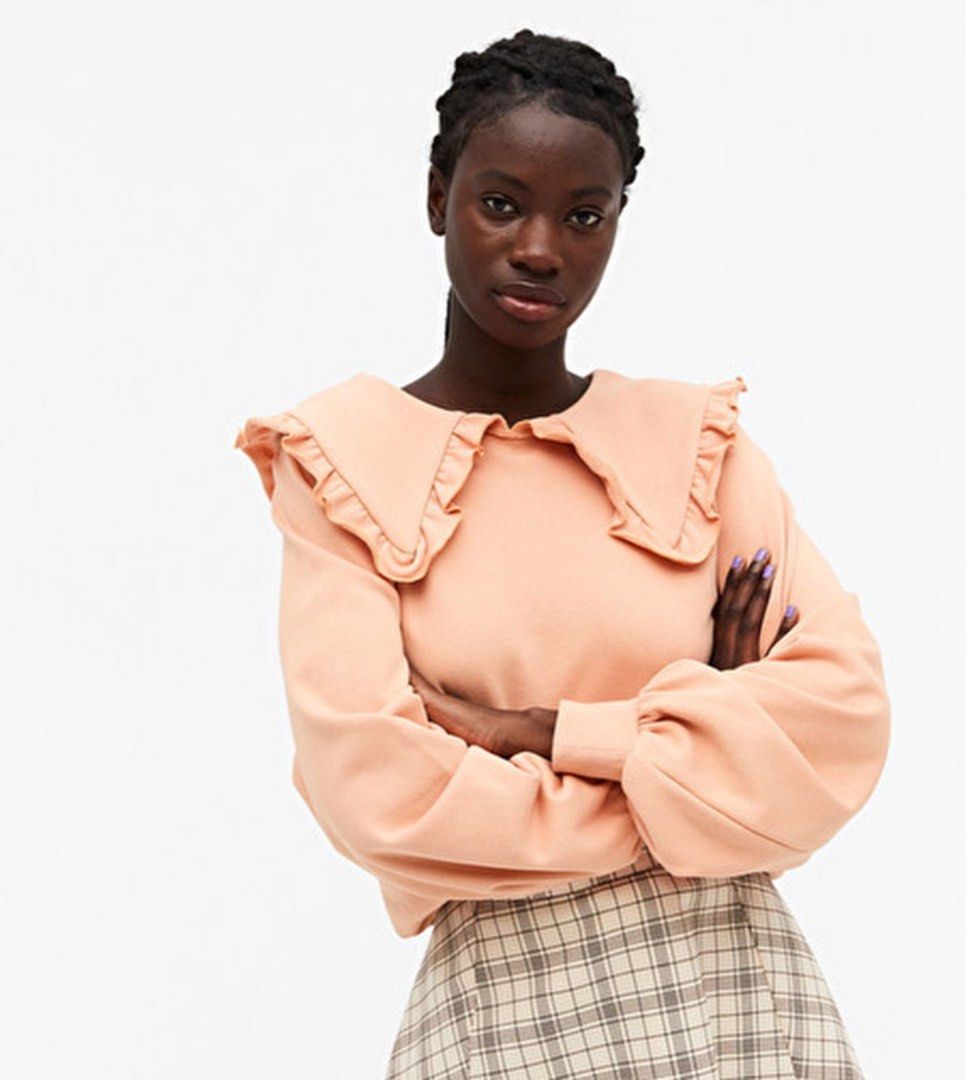 MONKL Peach Oversized Sweatshirt with Ruffle Collar (Category: Longsleeves) located in La Trinidad. Submitted by rare_closet_finds (Listing ID 1462070919, Image 1). Description: - Cute peach sweatshirt from MONKL -NOT faded -armpit to armpit 22” -length 22” - Features a large ruffle collar detail -size M on tag - Long sleeves with elasticated cuffs - Comfortable and stylish for casual wear.