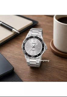 （分類：）位於 。 由 montres_company_since1993 提交（商品編號 1460560095，圖片 1）。簡介： 。