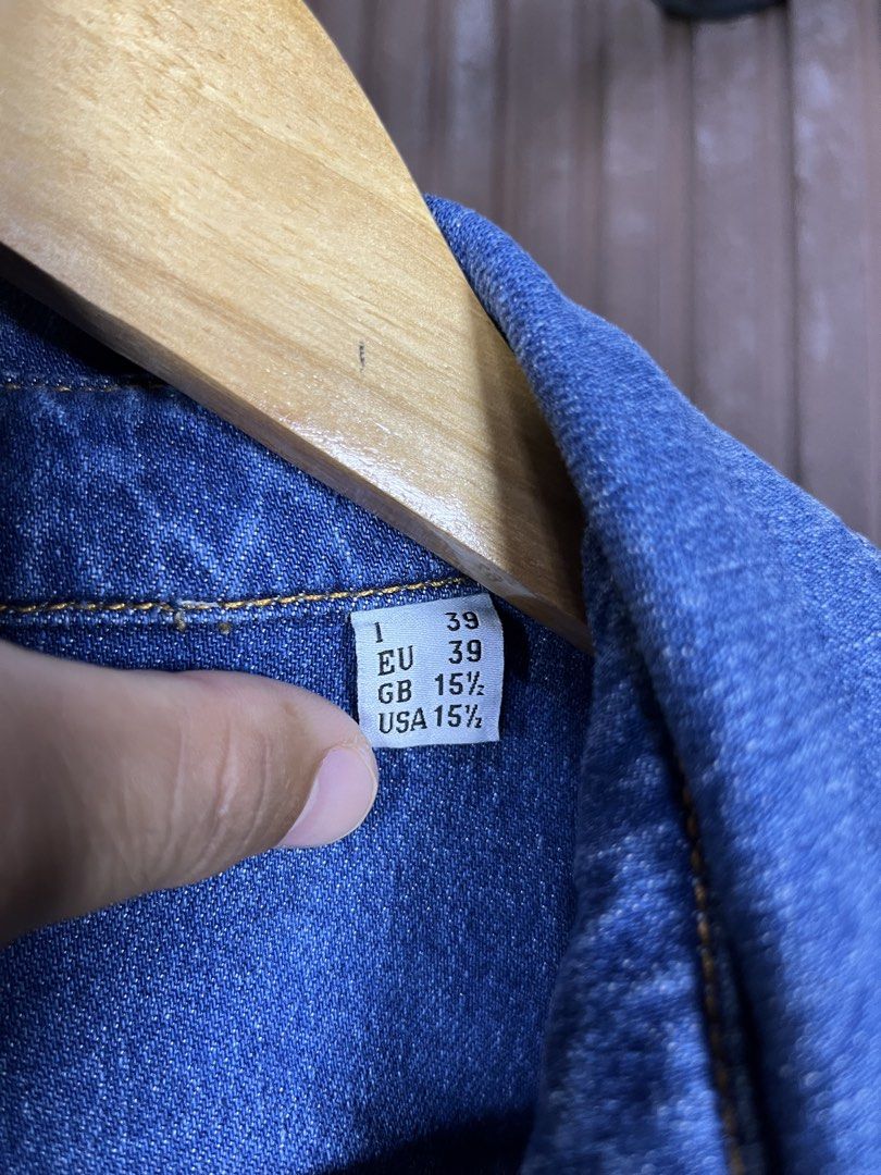 Moschino Men’s Denim Jacket (Category: Coats, Jackets and Outerwear) located in Cabanatuan. Submitted by cabsygoods (Listing ID 1462123761, Image 3). Description: Moschino Men’s Denim Jacket Width 20 Length 29 Very good condition Issue missing main tag Color rate 9/10 Dm to purchase! 📩.