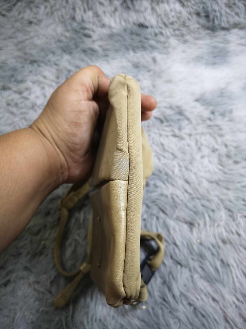 Multiple Front Pocket Adjustable Strap Crossbody Bag (Category: Cross-body Bags) located in Santa Cruz. Submitted by jmy_surplus.2 (Listing ID 1462101280, Image 2). Description: Size ; L - 7.4 W - 8 Color ; Beige Type ; Crossbody Bag Brand ; No brand Material ; Leather Style ; Leather Zipper Closure Crossbody bag LR 129 JMY 1 Batch #221.